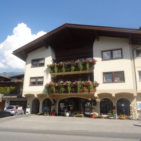 Ferienwohnung Blumen Penz Zell am Ziller Room photo